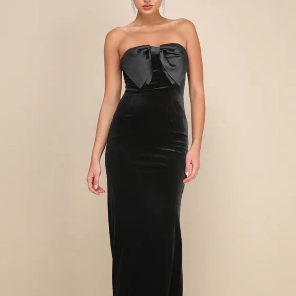 Lulu's Elegant Black Strapless Dress with Bow